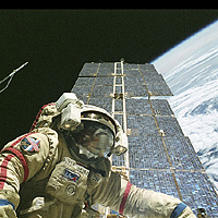 Astronaut Spacewalk (ISS010E33563)